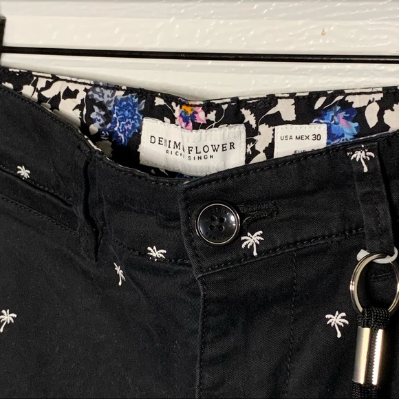 Denim & Flower Tropical Pattern Shorts - Picture 2 of 6